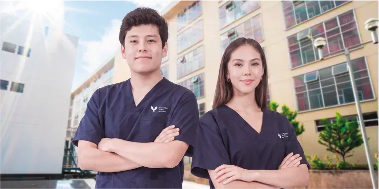 Imposición de mandiles y placas - Escuela Profesional de Tecnología Médica