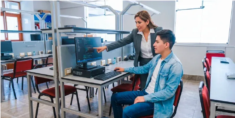 Charla: Asesoramiento académico y orientación profesional para el desarrollo y crecimiento profesional